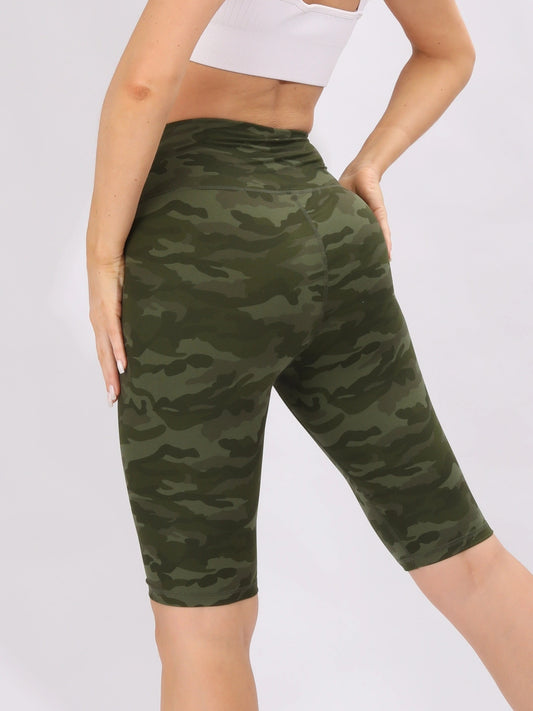 Camo Print Yoga Shorts: Fleece-Lined, Breathable, Slim-Fit Activewear